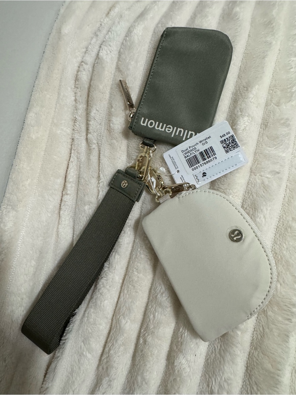 lululemon athletica dual pouch wristle bay leaf and ivory new with tags